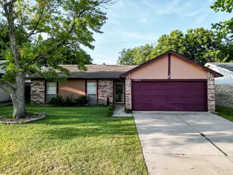 2422 Heathercrest Dr, Arlington, TX 76018