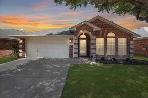 937 Churchhill Dr, Saginaw, TX 76131