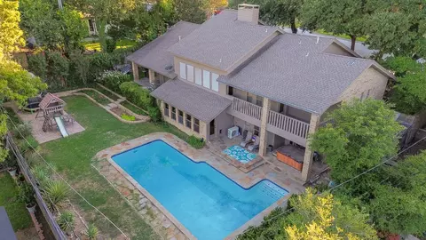 1706 Northtown Dr, Grand Prairie, TX 75050