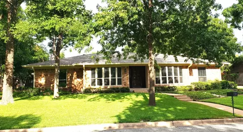 2605 Nantucket Dr, Sherman, TX 75092