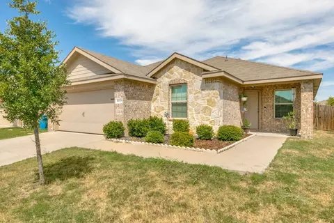 2215 Torch Lake Dr, Forney, TX 75126