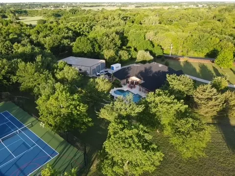 5461 Duck Creek Rd, Sanger, TX 76266
