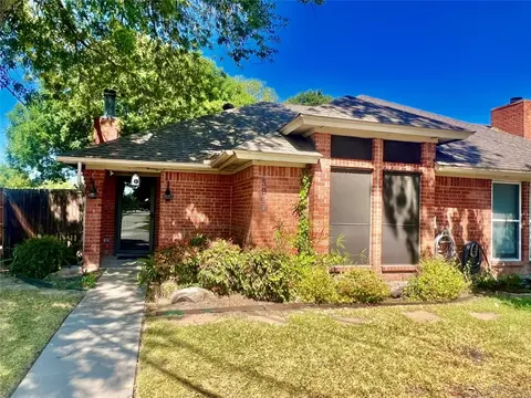 5940 Royal Club Dr, Arlington, TX 76017