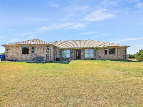 8015 E Lone Oak Rd, Valley View, TX 76272