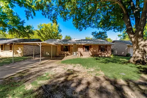 229 Victory St, Bonham, TX 75418