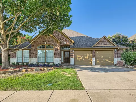 2835 Ivy Glen Dr, Grand Prairie, TX 75052