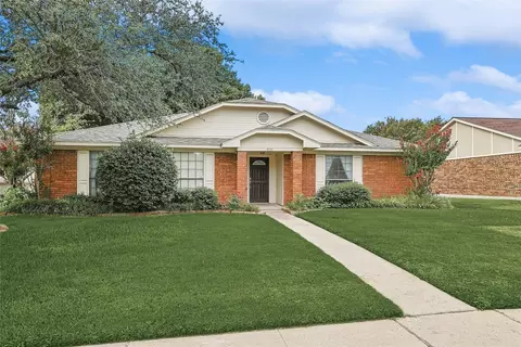 900 Baxter Dr, Plano, TX 75025