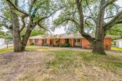 1042 Lakeshore Dr, Mesquite, TX 75149