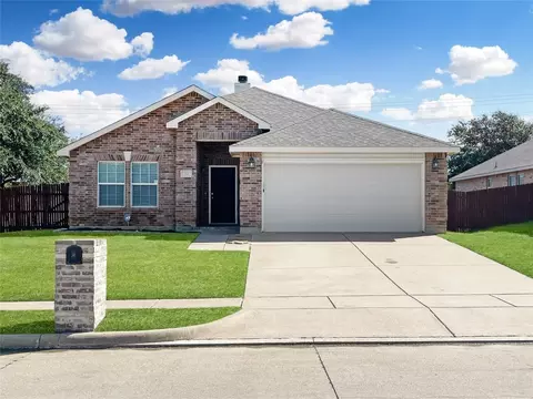 712 Daughters Dr, Burleson, TX 76028
