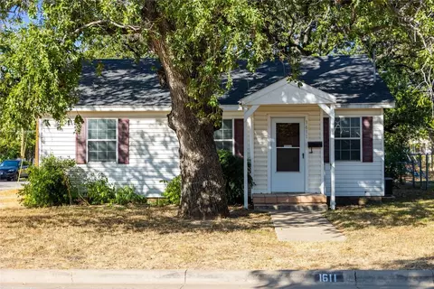 1611 9th St, Brownwood, TX 76801