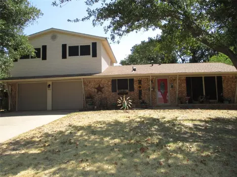 900 NW 8th Nw Ave, Mineral Wells, TX 76067