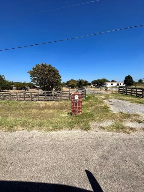 112 Clay Ct, Springtown, TX 76082