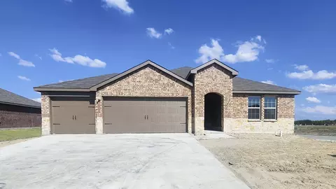 909 Martingale Dr, Nevada, TX 75173