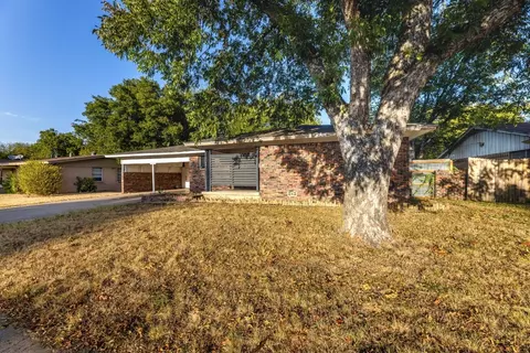5433 Whitten St, Fort Worth, TX 76134