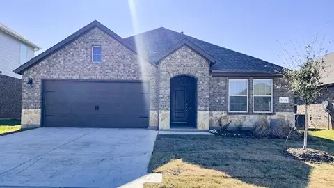 3713 Tumble Weed Ln, Aubrey, TX 76227