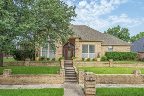 3221 Creighton Ln, Bedford, TX 76021