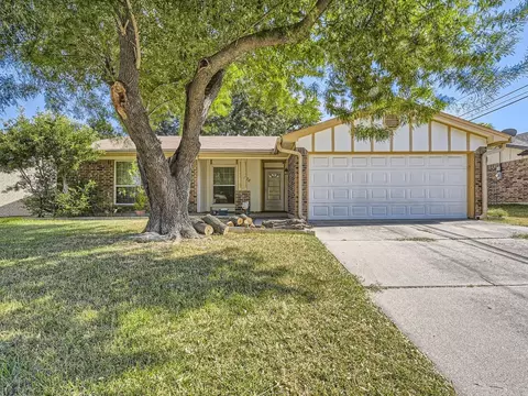 926 Flagstone Dr, Arlington, TX 76017