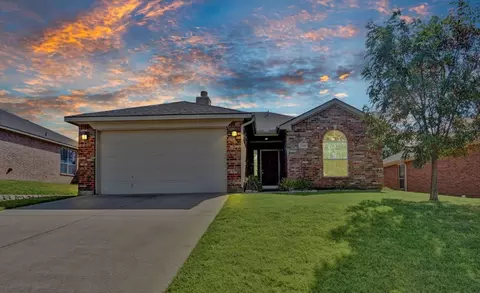 7109 Crenshaw Dr, Benbrook, TX 76126