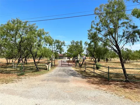 6472 Summerhill Rd, Abilene, TX 79601
