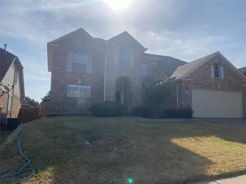 4844 Crown Dr, Grand Prairie, TX 75052