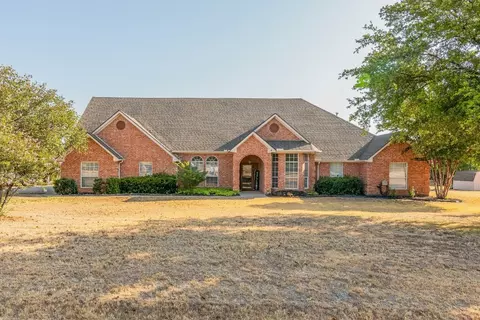 620 N Hardeman Cir, Justin, TX 76247