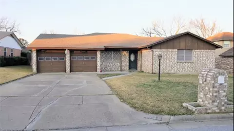 3821 Grady St, Forest Hill, TX 76119