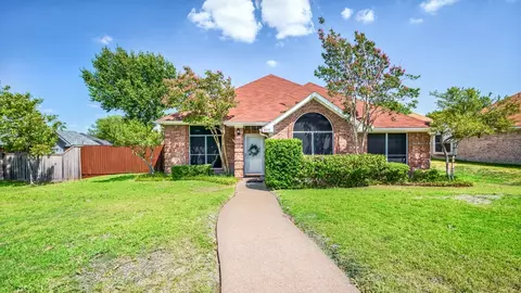 804 Brees Dr, Desoto, TX 75115