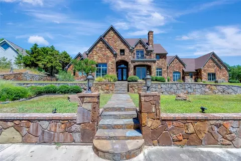 121 Silver Valley Ln, Fort Worth, TX 76108