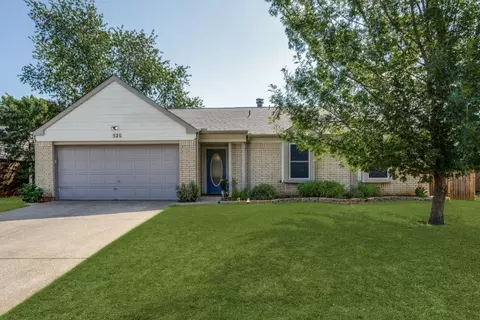 520 Yellowstone Dr, Grapevine, TX 76051