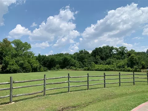 17 Mustang Ct, Lavon, TX 75166