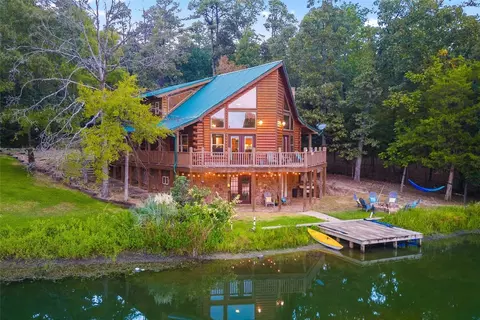 135 King Larry Ct, Scroggins, TX 75480