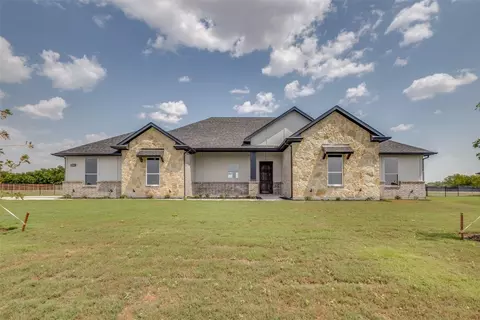 8561 Kassandra Dr, Krum, TX 76249