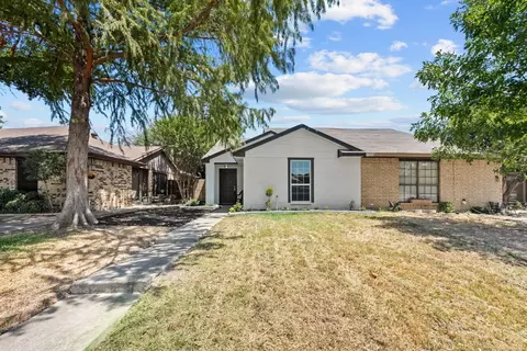 3043 Gregory Ln, Grand Prairie, TX 75052