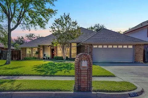 3616 Greenway Dr, Bedford, TX 76021