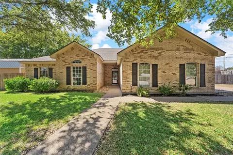 1124 Regina Dr, Hewitt, TX 76643