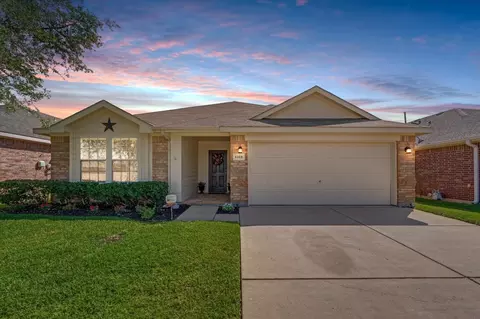 6108 Cherry Glow Ln, North Richland Hills, TX 76180