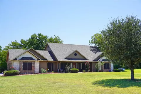 244 W Fox Creek Ln, Whitesboro, TX 76273