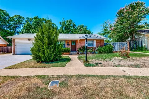 804 Ravenwood Dr, Arlington, TX 76013