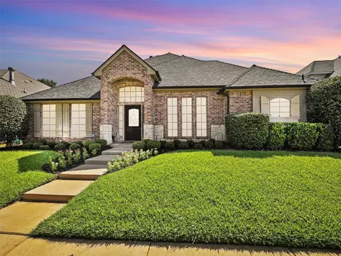 2241 Bedford Cir, Bedford, TX 76021
