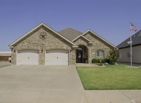 816 Coulter Dr, Burkburnett, TX 76354