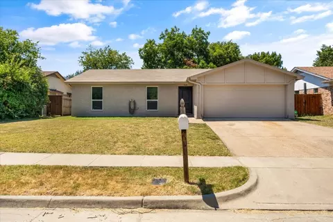 3608 Spring Meadows Dr, Arlington, TX 76014