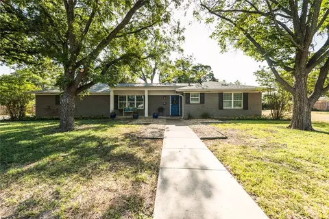 1203 Bellaire Dr, Grapevine, TX 76051