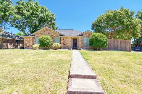 2306 Shadyoaks Ln, Rowlett, TX 75088