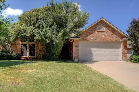 2504 John Dr, Denton, TX 76207