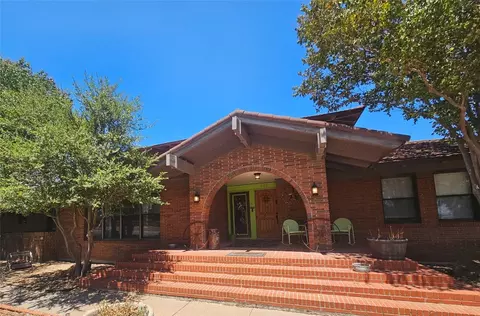 904 W Belknap St, Jacksboro, TX 76458