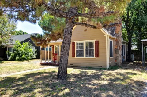 2708 Honeysuckle Ave, Fort Worth, TX 76111