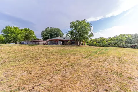 353 Eubanks Rd, Maypearl, TX 76064