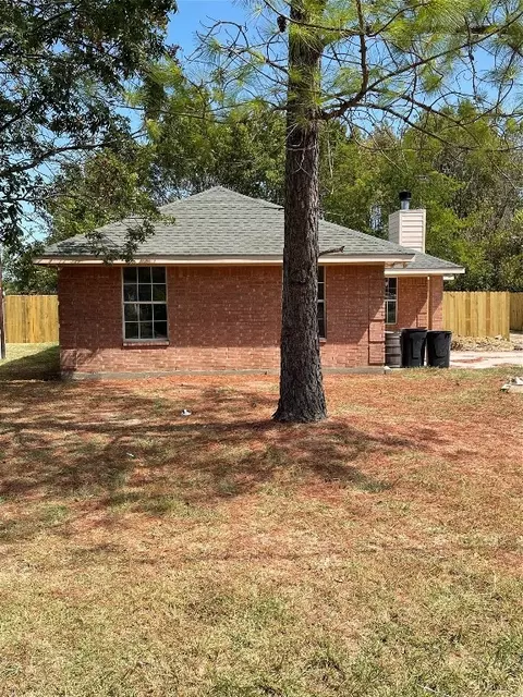 501 E Kaufman St, Mabank, TX 75147