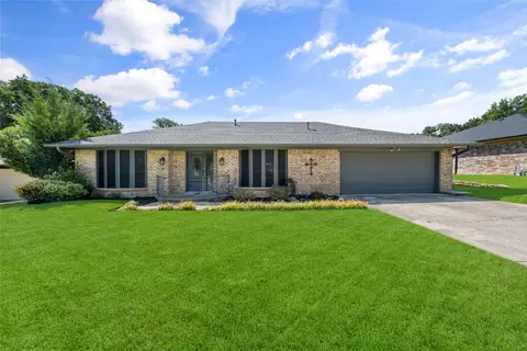 5212 Rustle Leaf Dr, Arlington, TX 76017