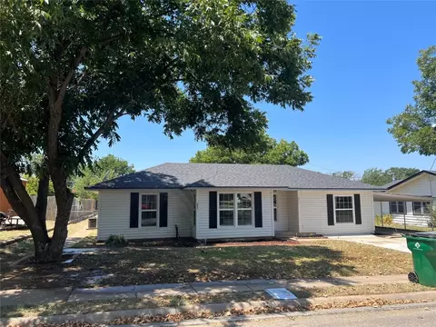 215 Ninth St, Jacksboro, TX 76458